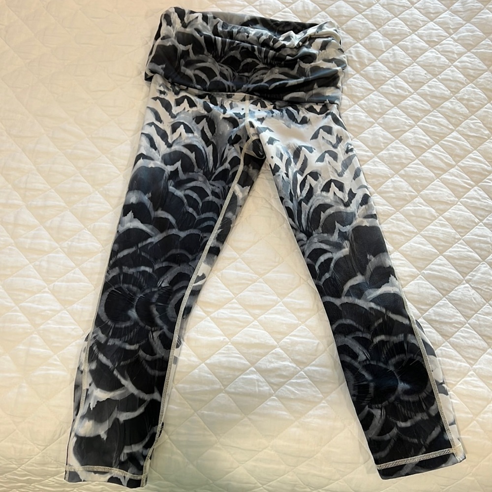 Lululemon womens yoga pants 6